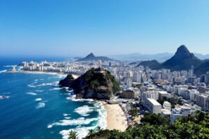 Où se situe Rio de Janeiro : découverte géographique de la ville entre montagne et mer