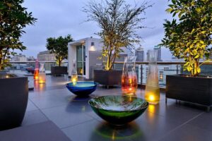Bossanova : collection de vases et bols en verre pour terrasses urbaines