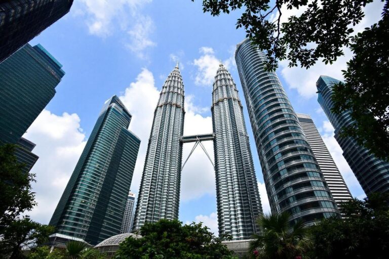 Tours Petronas : hauteur, architecture et records de Kuala Lumpur